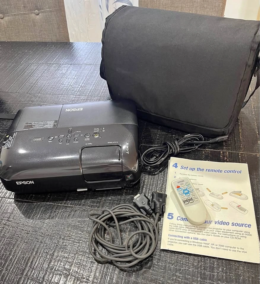 Epson EX50 Projector with Case, Remote, Cables