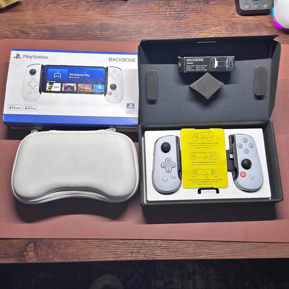 PlayStation Backbone Controller + White Case