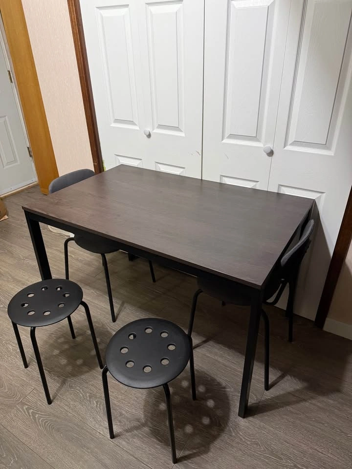 IKEA Extendable Dining Table + 4 Chairs - photo 2