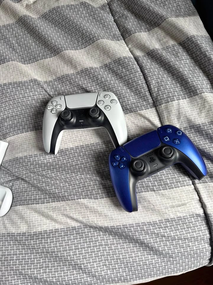 PS5 Bundle - 1TB Disc Edition with 12 Games & 2 Controllers