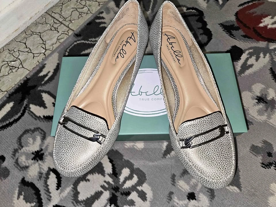 NEW in box Women's Abella True Comfort Wedge Loafers, size 8.5