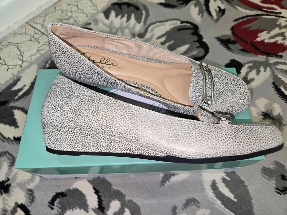 NEW in box Women's Abella True Comfort Wedge Loafers, size 8.5 - photo 2