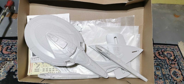 AMT USS Enterprise NCC-1701-E Model Kit - photo 2