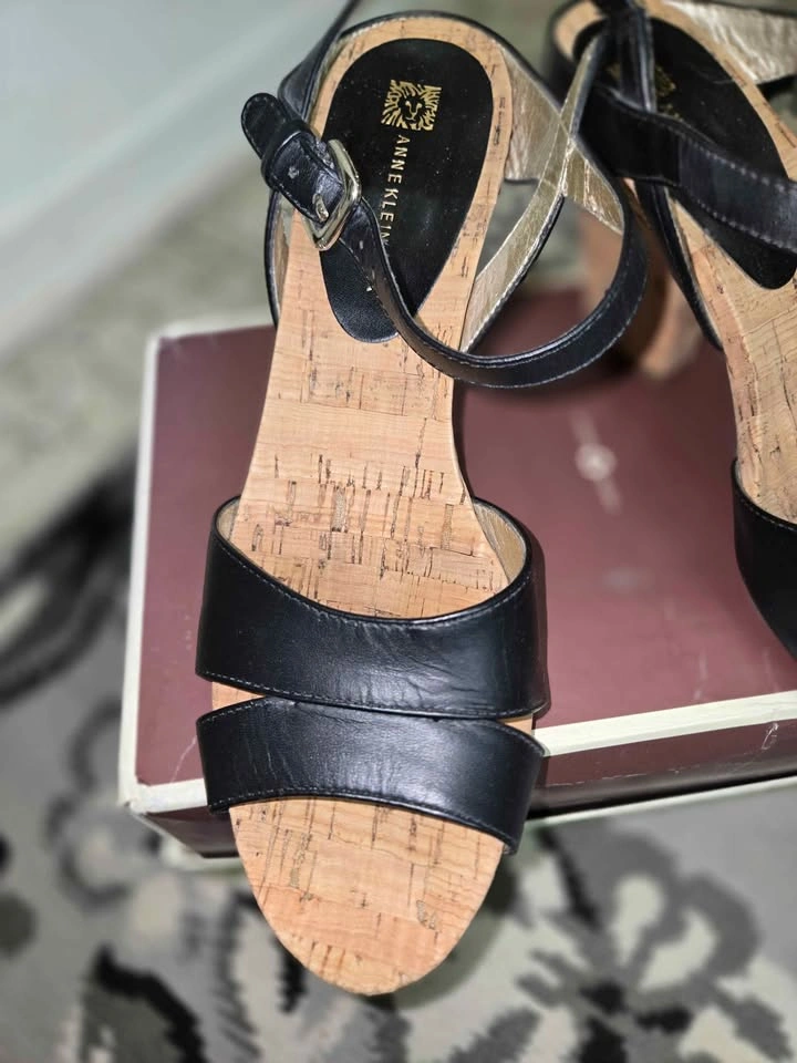 NEW Women's Anne Klein iFlex Black Leather Wedge Sandals - photo 2