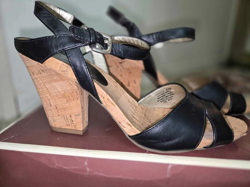 NEW Women's Anne Klein iFlex Black Leather Wedge Sandals - photo 3