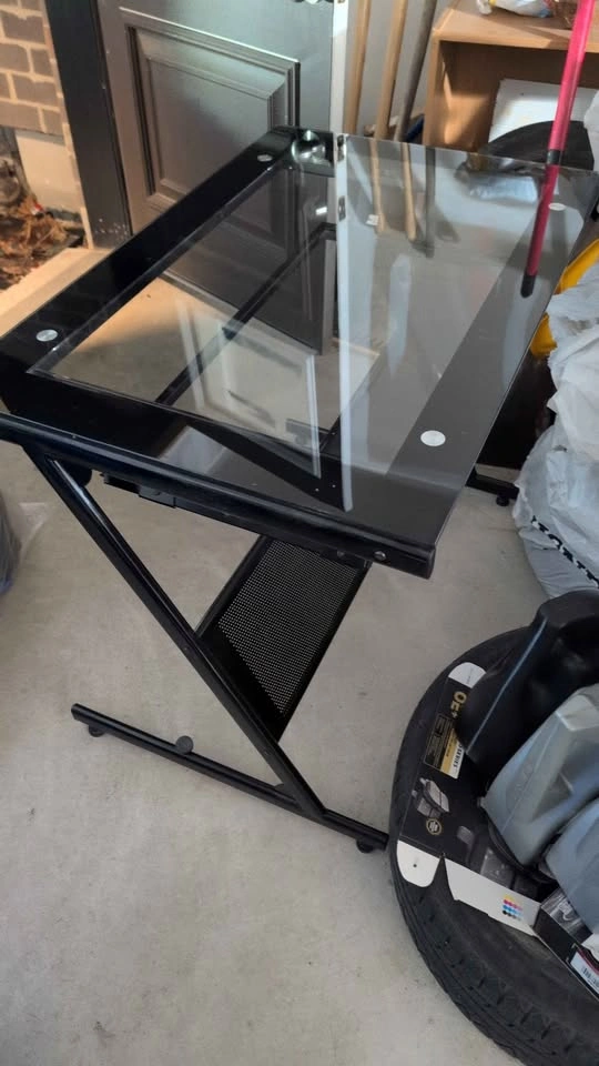 Glass Top Table for $10 - photo 2