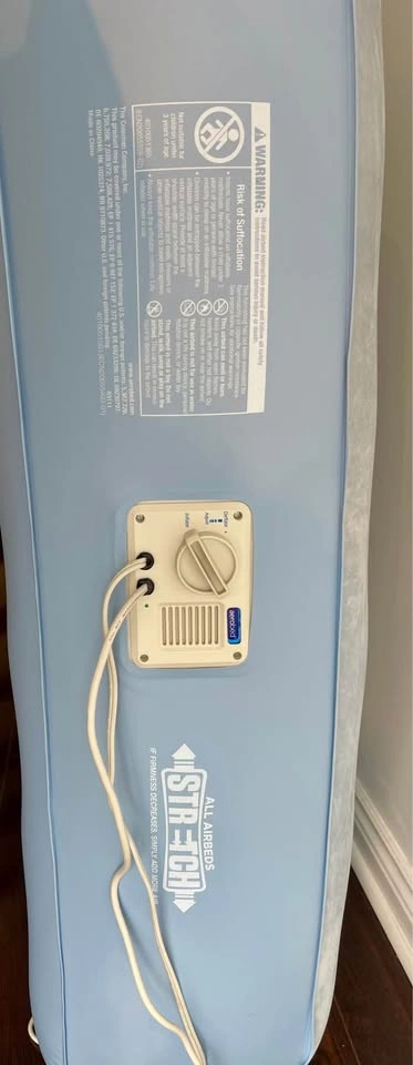 (Pickup only April 30)Aerobed Air Mattress with Built-in Pump - photo 4