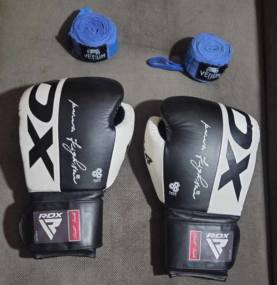 RDX F4 Boxing Gloves + Venum Hand Wraps - photo 3