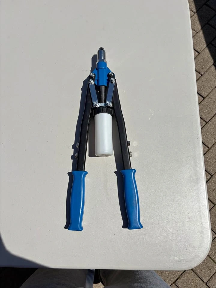 Hand Rivet Gun