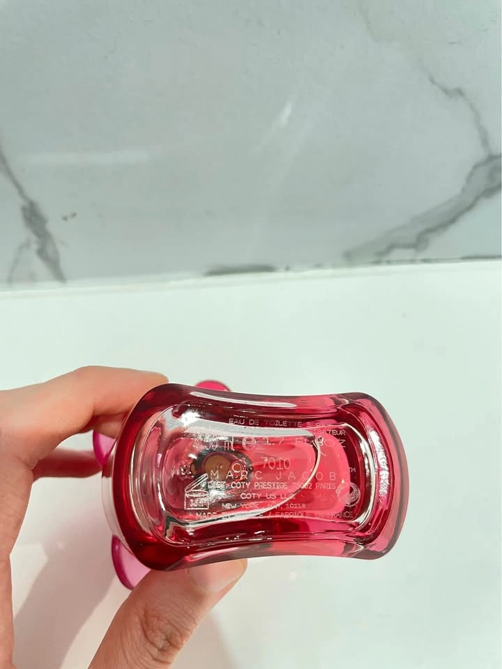 Daisy Marc Jacobs Kiss 50ml EDT Discontinued - photo 2