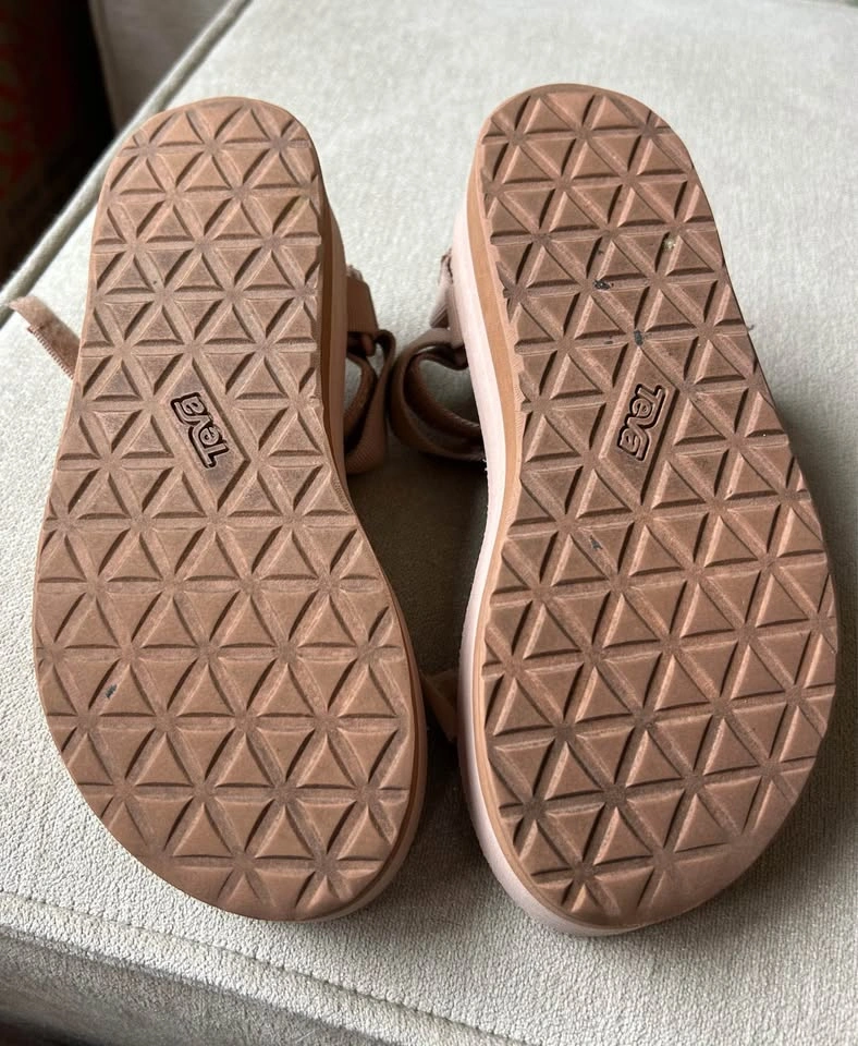 Two tone Platform Teva Sandals size 8 - photo 4