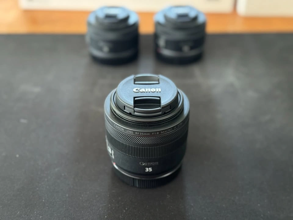 Canon RF 35mm F1.8 Macro IS STM Lens - photo 2