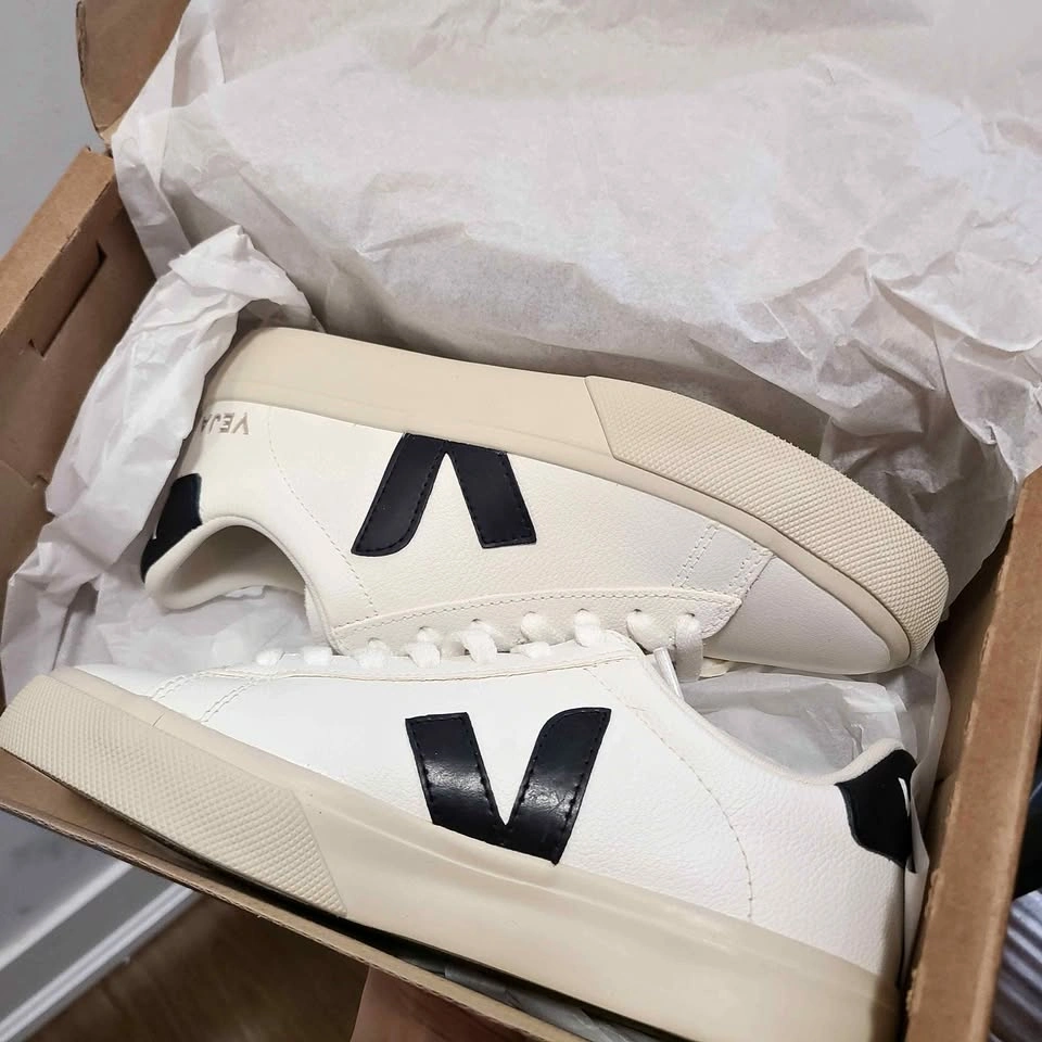 Brand New Veja Women White Leather Sneaker