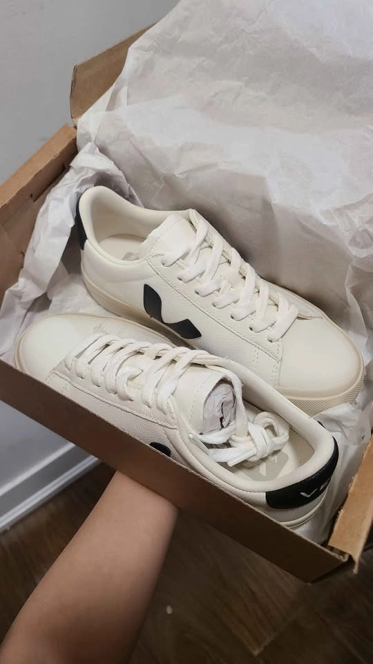 Brand New Veja Women White Leather Sneaker - photo 2