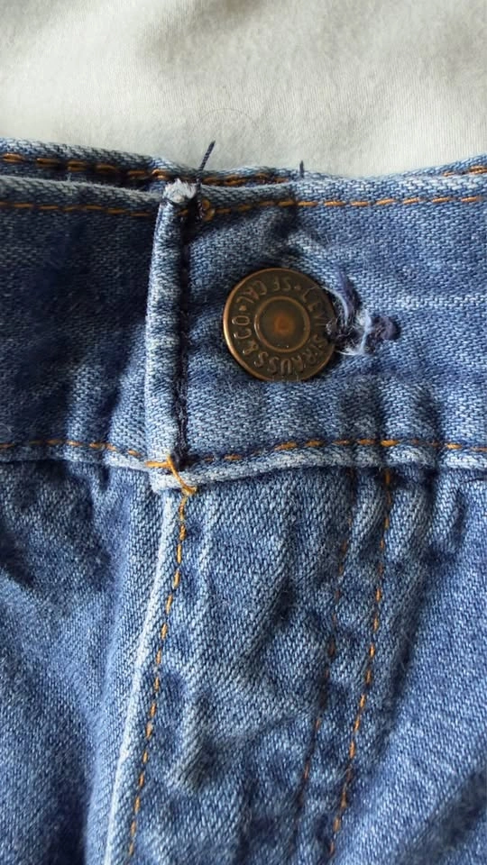 Vintage Levis Women's Shorts - photo 2