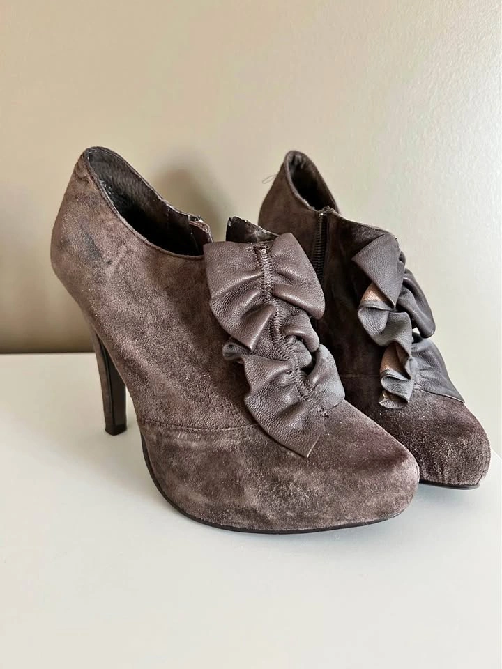 Dollhouse size 6 heels