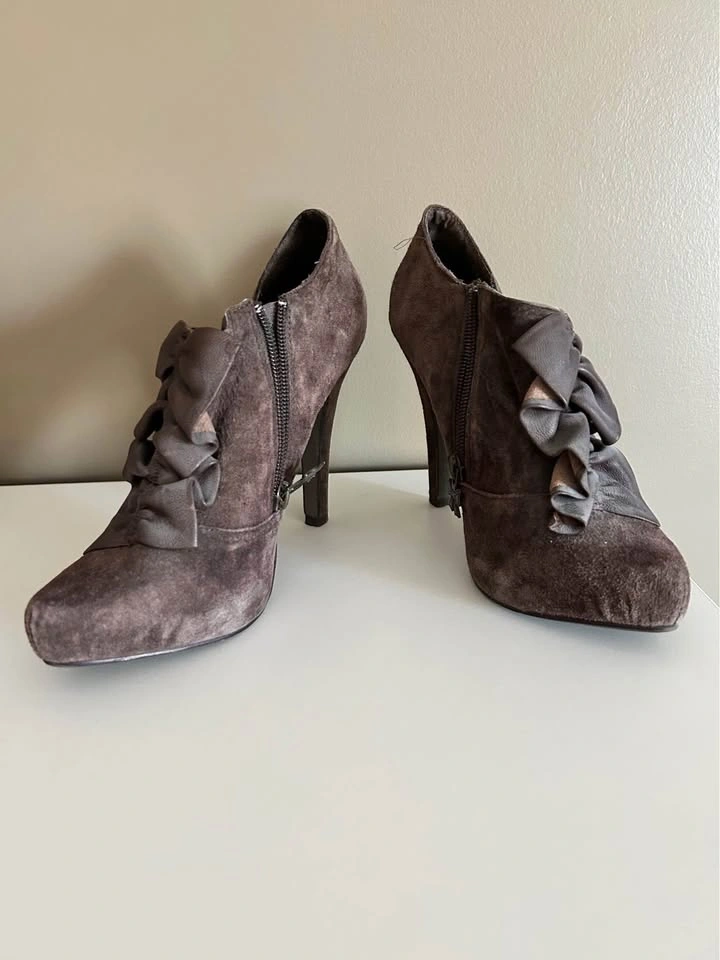Dollhouse size 6 heels - photo 2