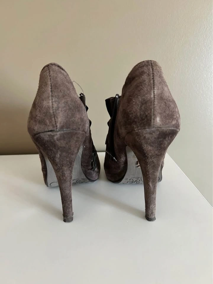 Dollhouse size 6 heels - photo 3