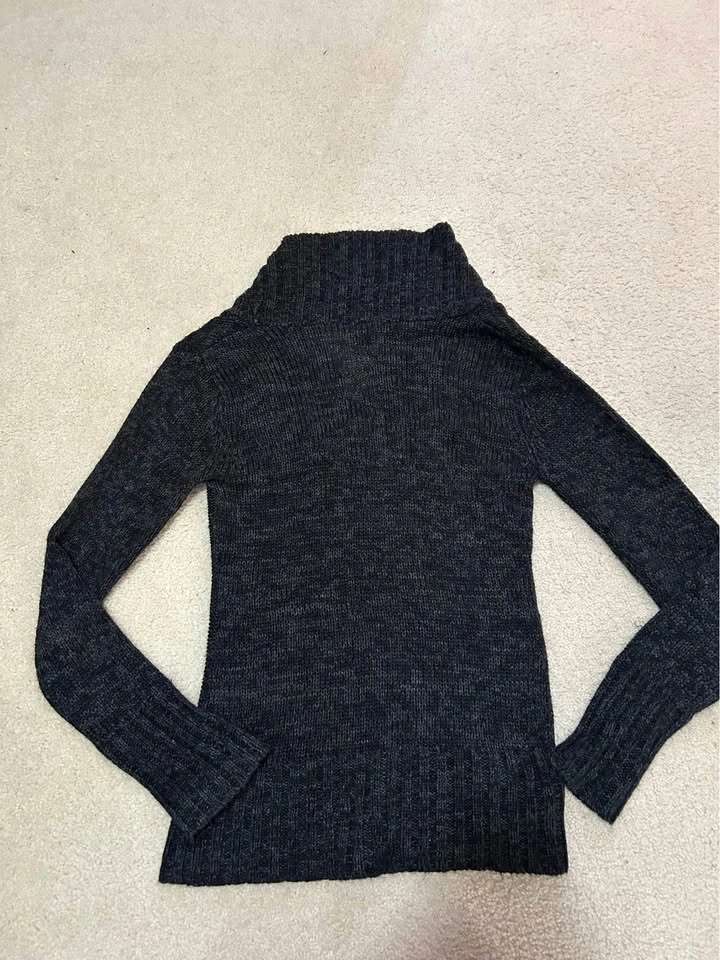 Cute black sweater - medium - photo 2