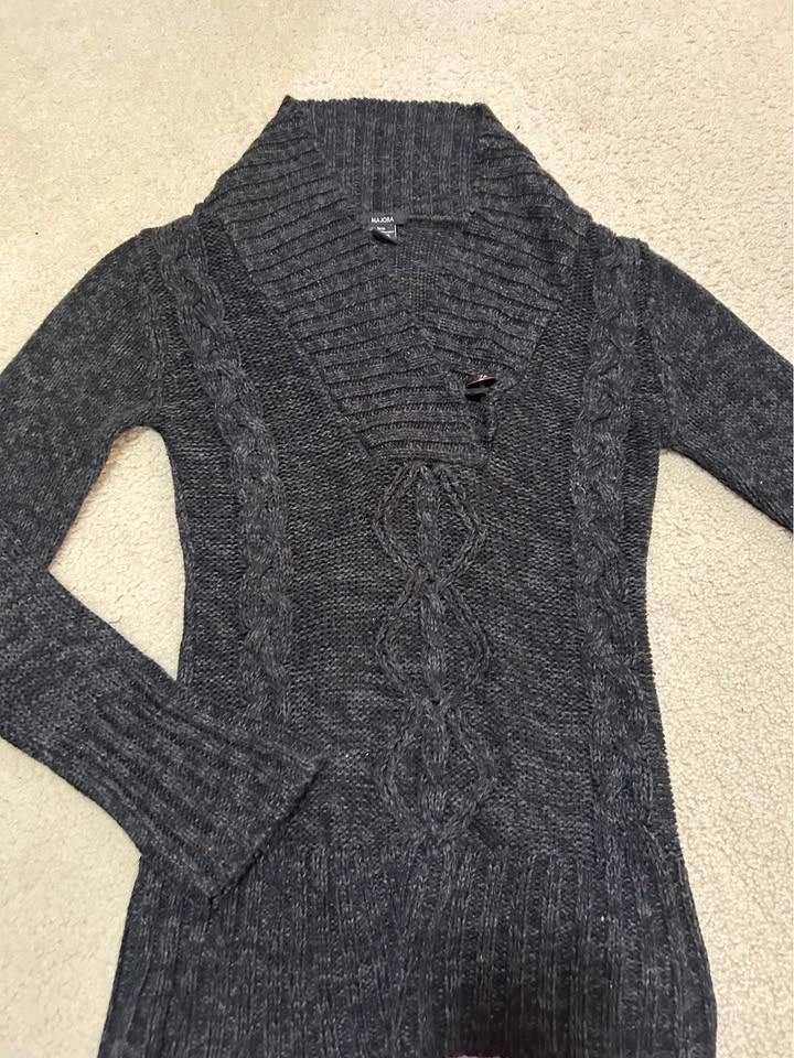 Cute black sweater - medium - photo 4