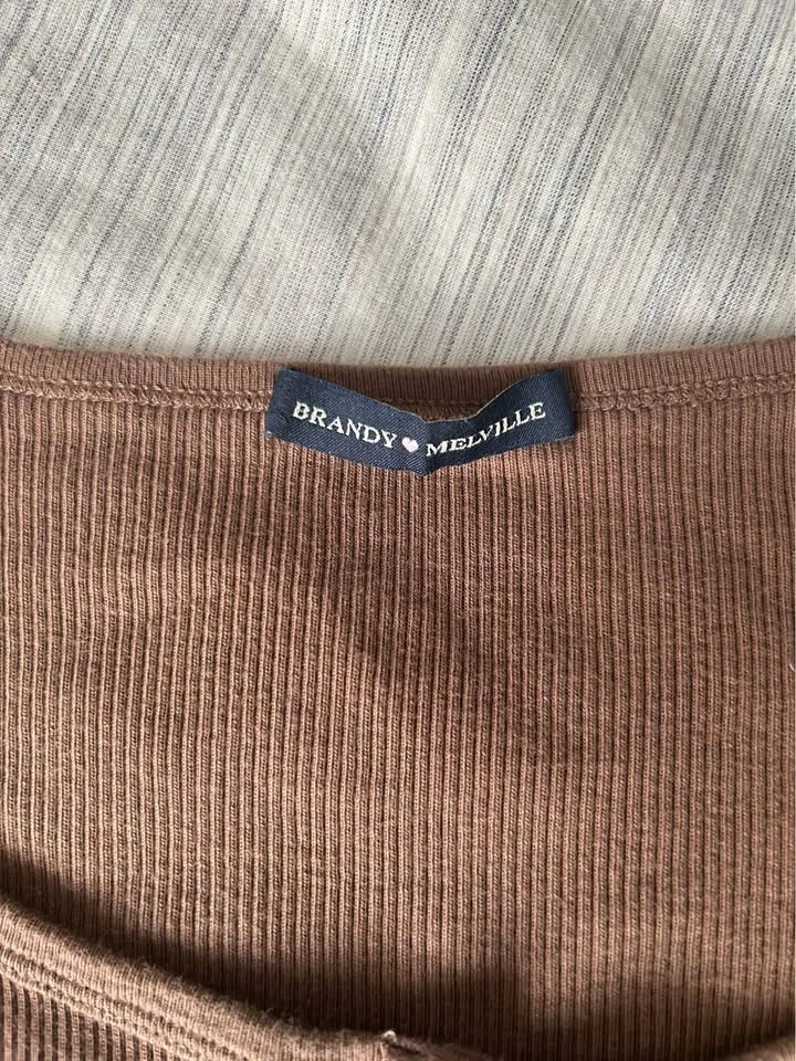 Brandy Melville Button Up Top Small - photo 2