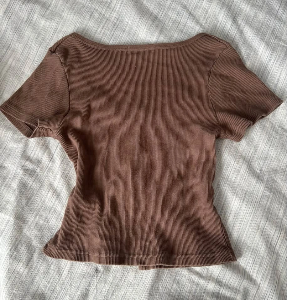 Brandy Melville Button Up Top Small - photo 3