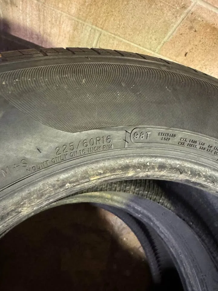 Tires 225/60R16 Motomaster image indicator(2)