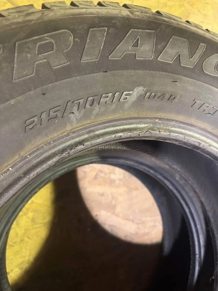 Tires 215/70R16 Triangle image indicator(2)