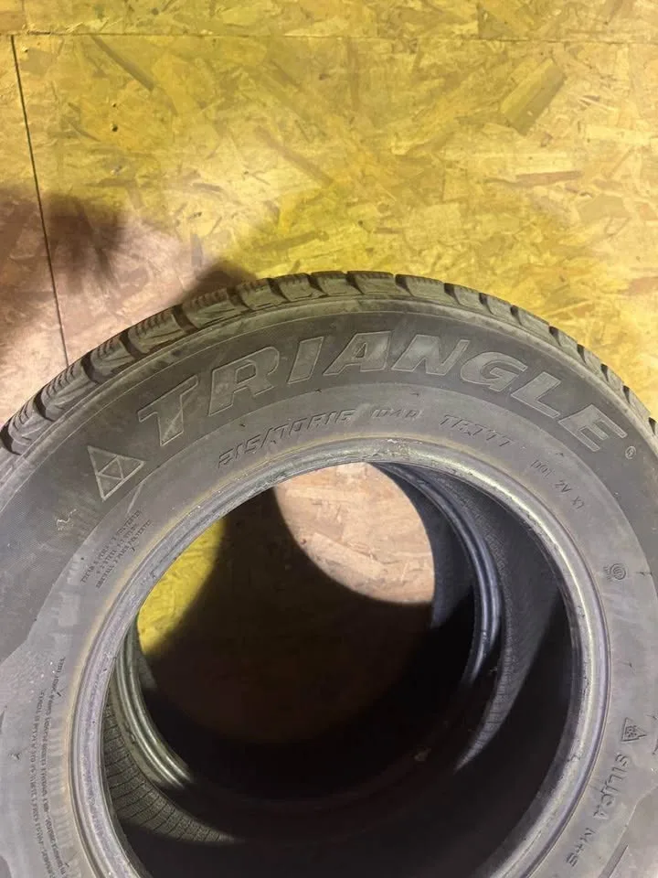 Tires 215/70R16 Triangle image indicator(3)