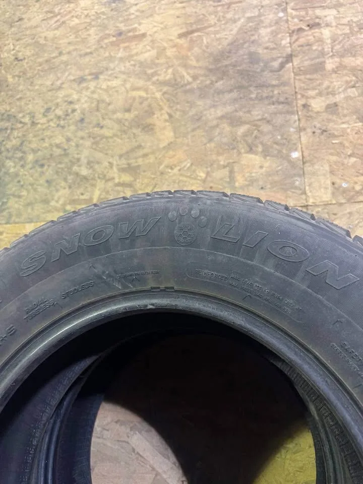 Tires 215/70R16 Triangle image indicator(4)
