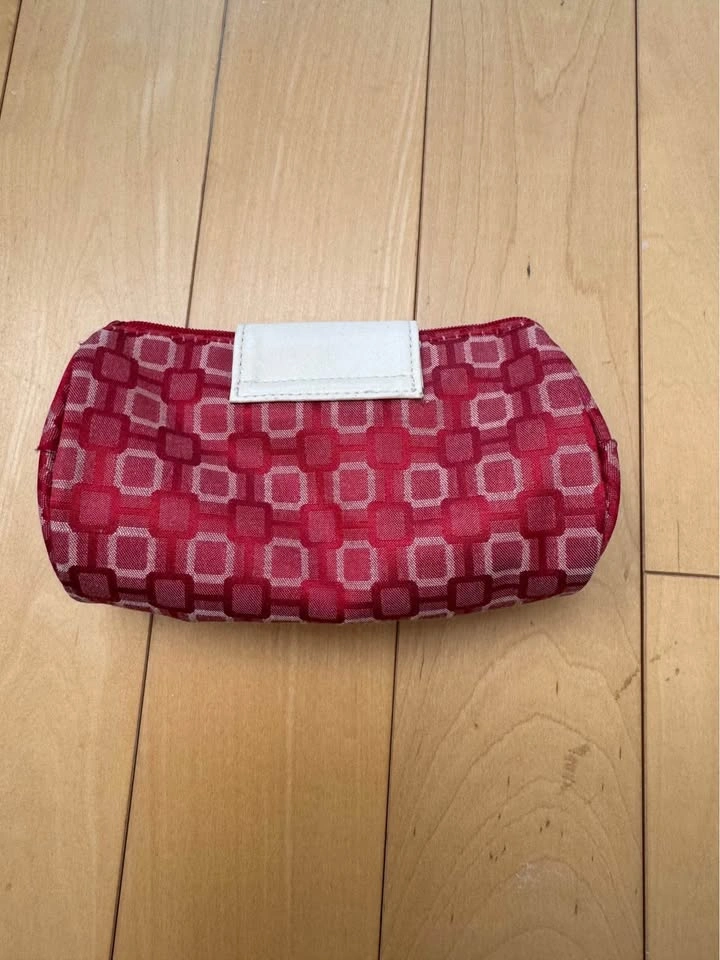 FREE Shiseido Makeup-Toiletry Bag - photo 2