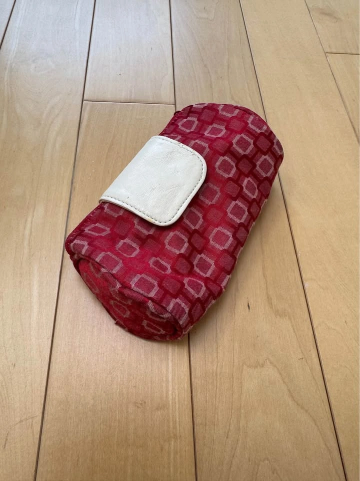 FREE Shiseido Makeup-Toiletry Bag - photo 3