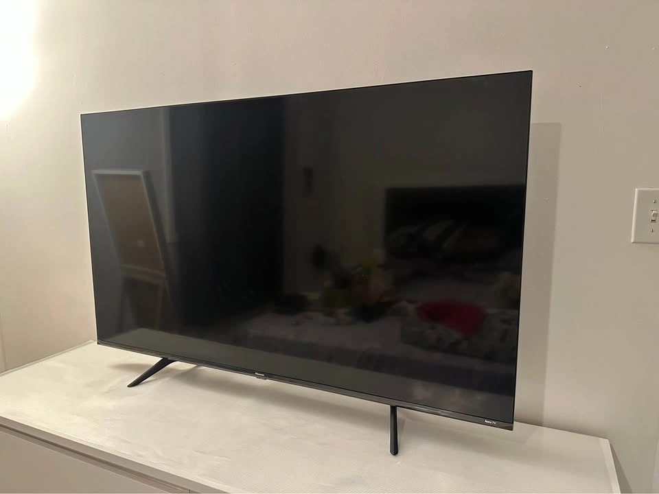 Hisense 55 inch Roku TV - photo 2