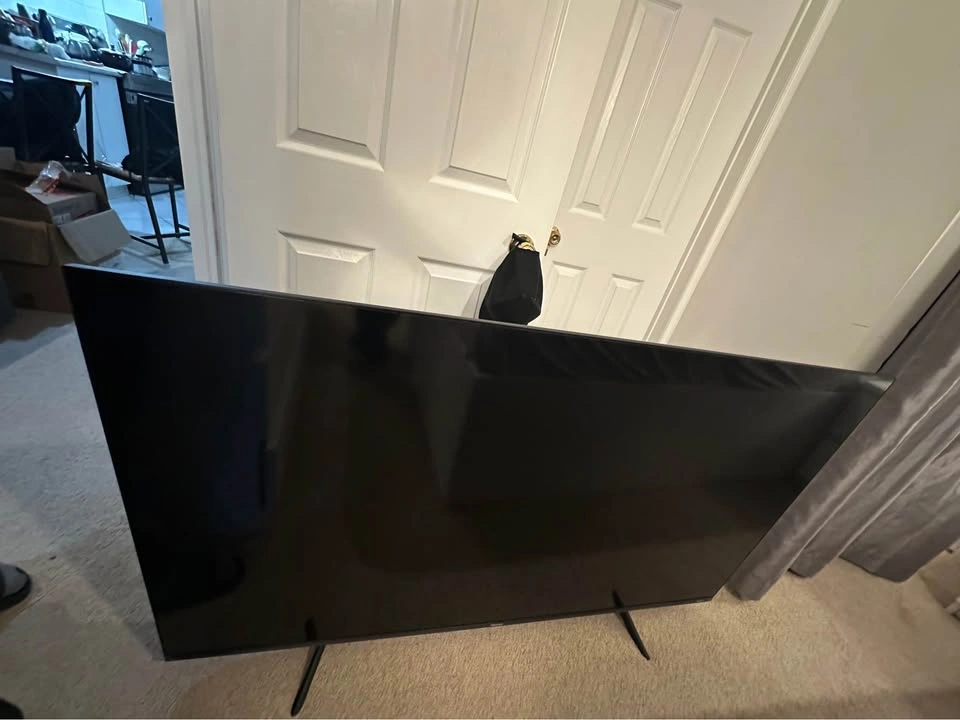 Hisense 55 inch Roku TV - photo 3