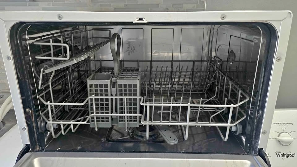 Countertop Dishwasher **Must Go**