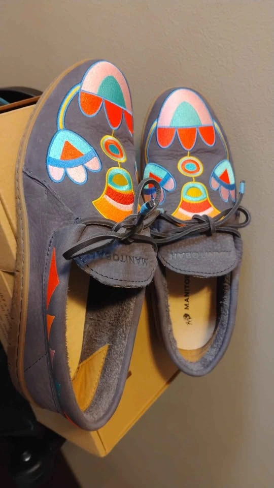 BNIB "Not Afraid" Street Moccasin Shoe, Embroidery Edition - photo 2