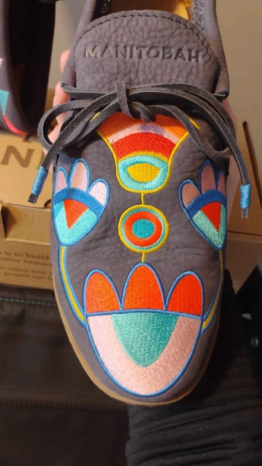 BNIB "Not Afraid" Street Moccasin Shoe, Embroidery Edition - photo 4