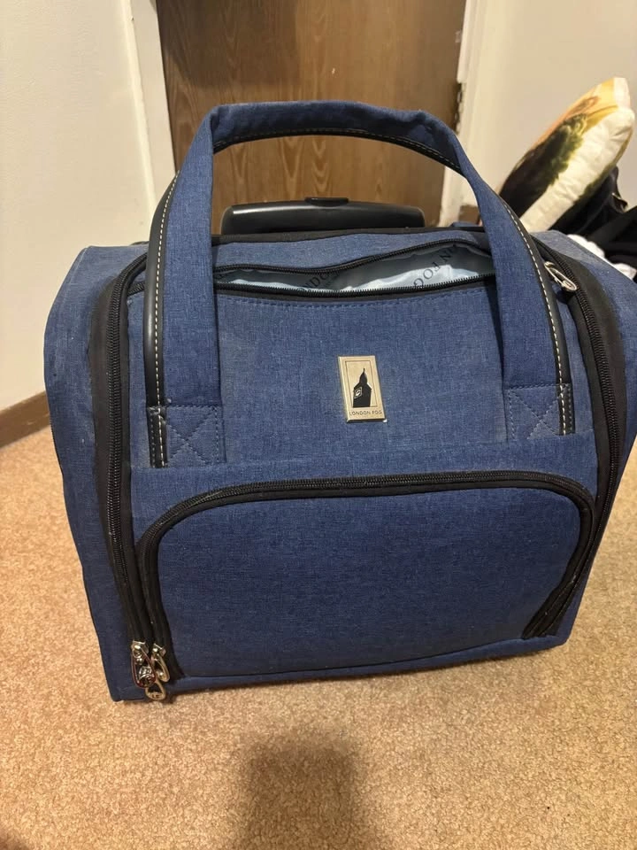 London Fog Rolling Suitcase - photo 2