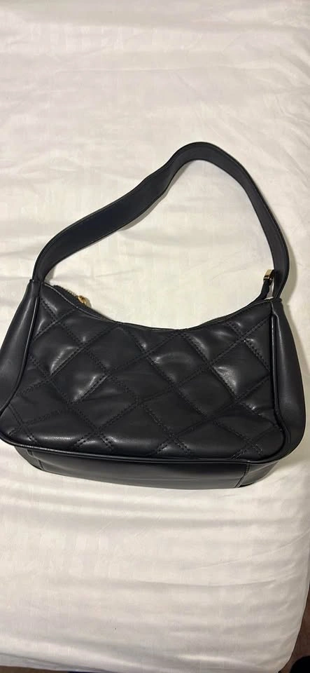 Black shoulder purse