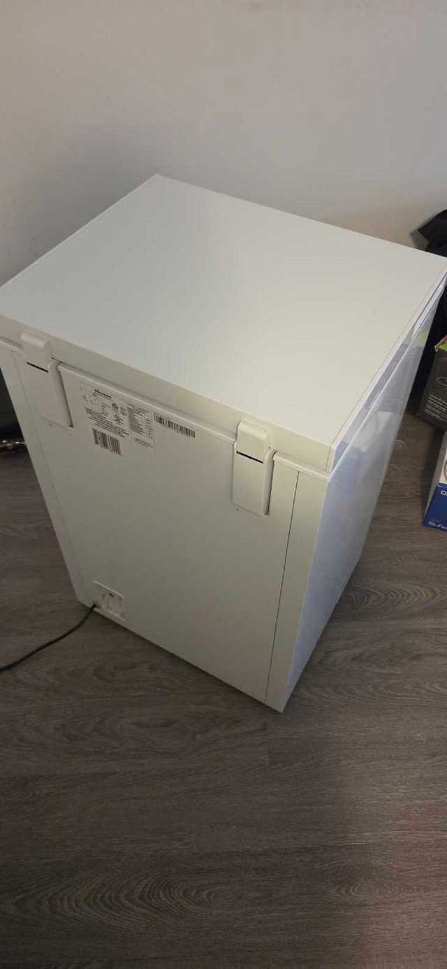 3.4 Cu Ft Hisense Chest Freezer - photo 2