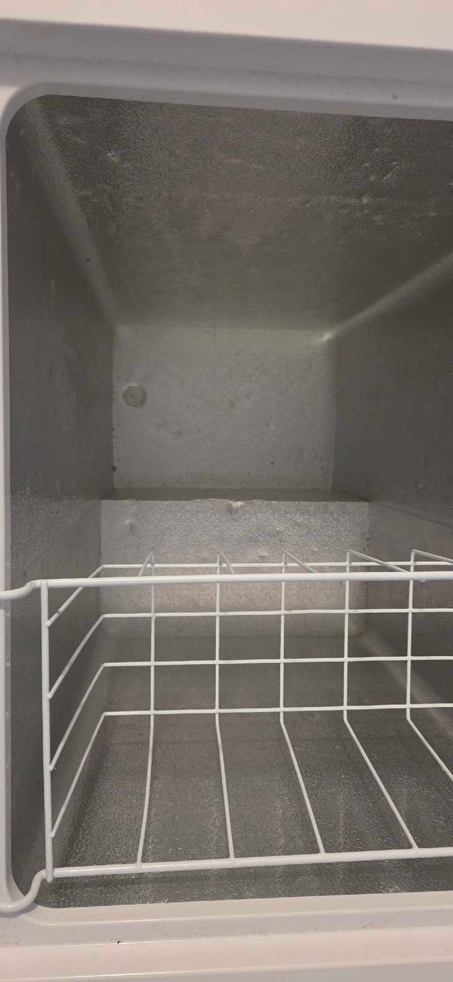 3.4 Cu Ft Hisense Chest Freezer - photo 3