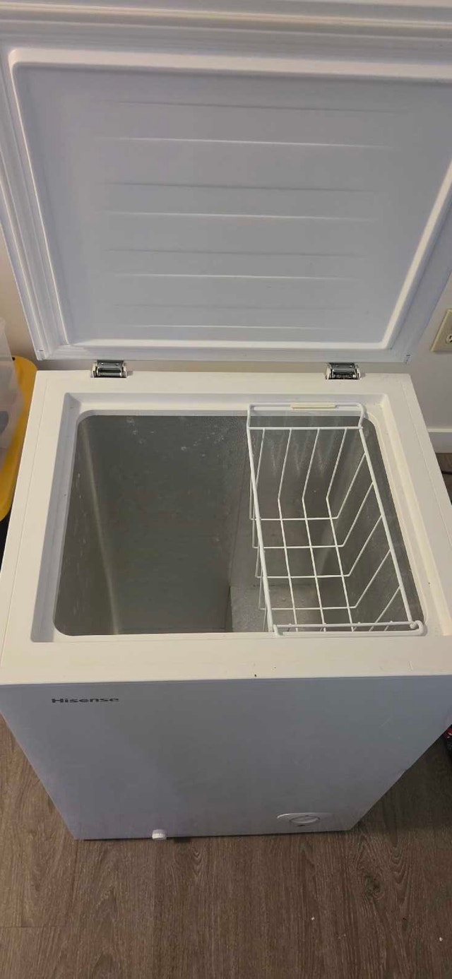 3.4 Cu Ft Hisense Chest Freezer - photo 4