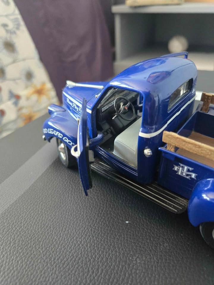 Toronto Maple Leafs 1947 Studebaker Pickup - photo 5
