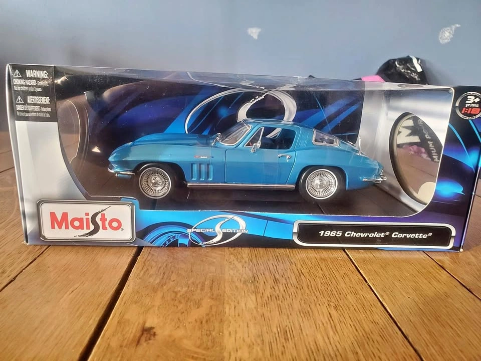 Maisto Special Edition blue 1965 Chevrolet Corvette