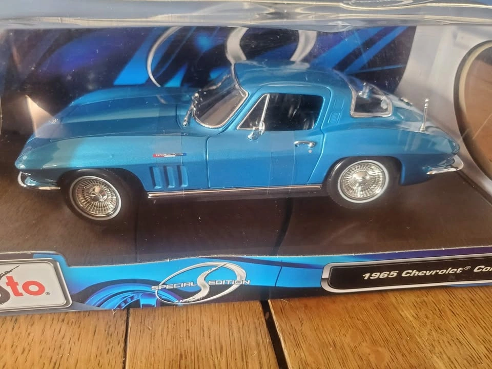 Maisto Special Edition blue 1965 Chevrolet Corvette - photo 2