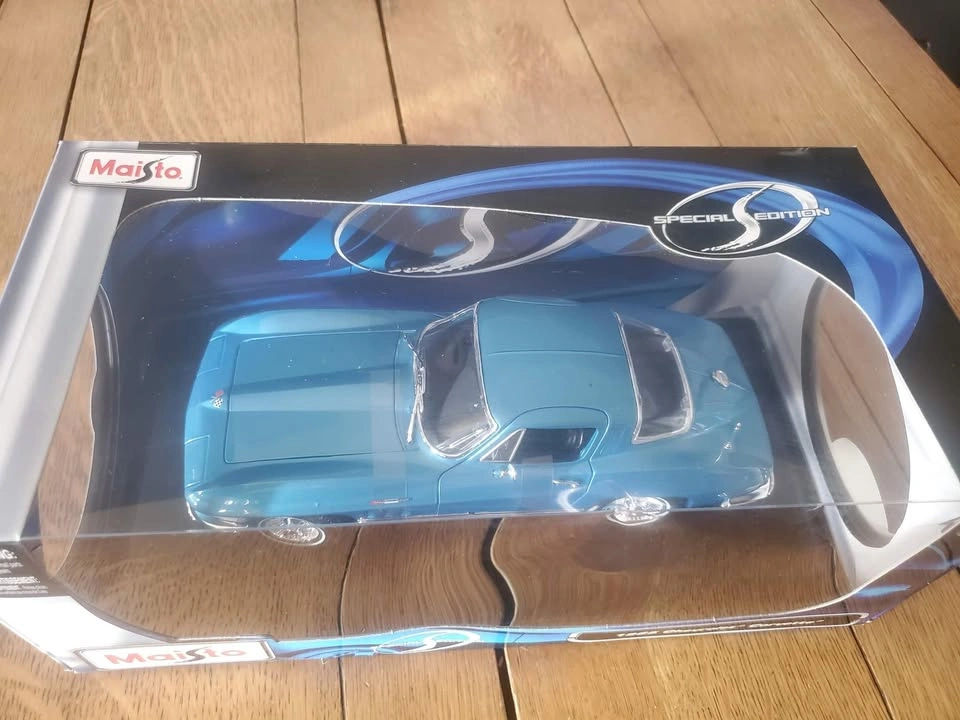 Maisto Special Edition blue 1965 Chevrolet Corvette - photo 3