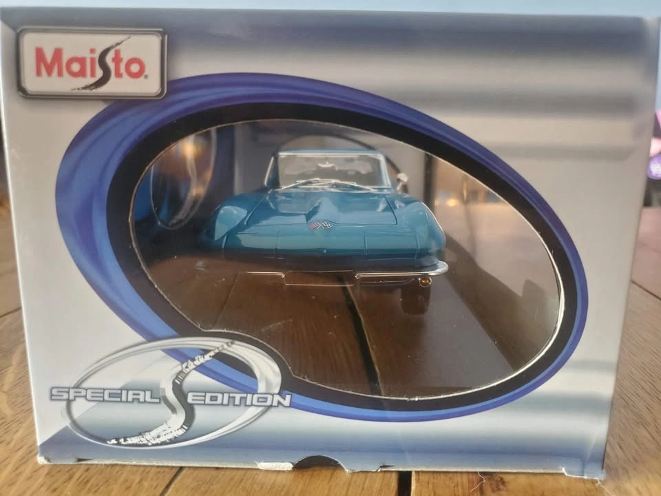 Maisto Special Edition blue 1965 Chevrolet Corvette - photo 4