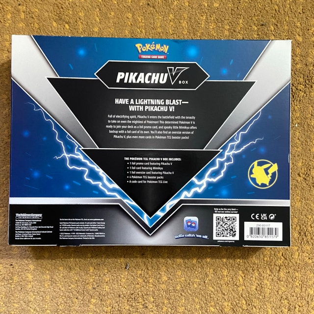 Pokemon Pikachu V Box - photo 2