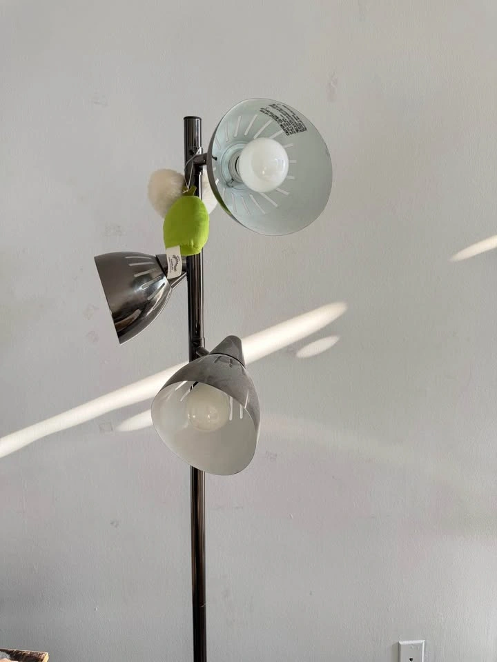 Adjustable 3-Head Floor Lamp - photo 2