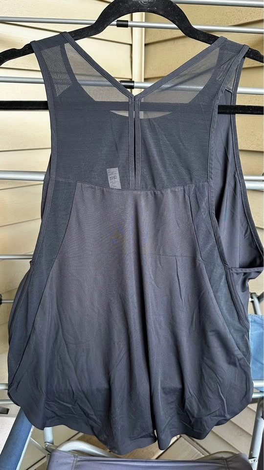 Underarmour Women's Tank Top - photo 3